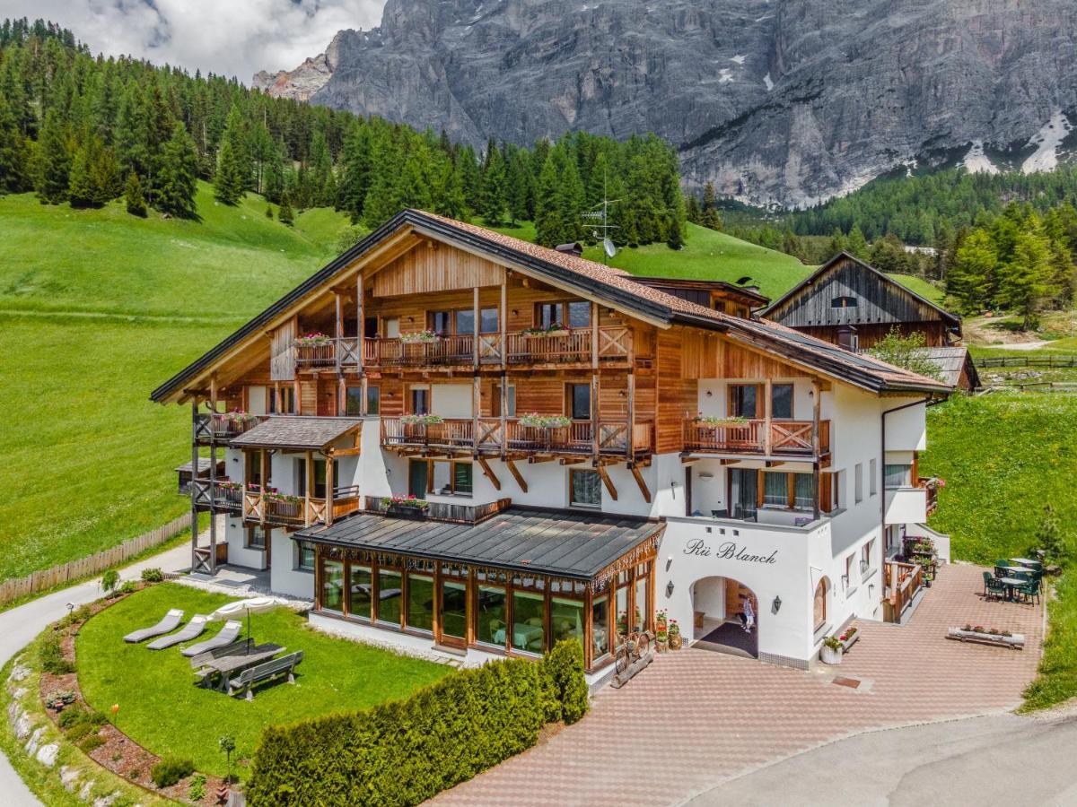 B&B - Hotel Ciasa Rue Blanch San Cassiano  Eksteriør billede
