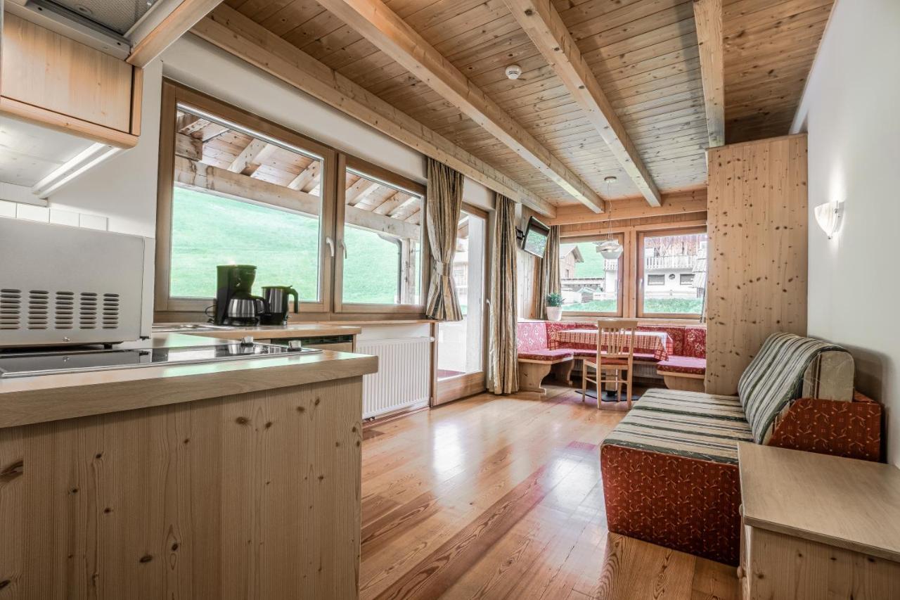 B&B - Hotel Ciasa Rue Blanch San Cassiano  Eksteriør billede