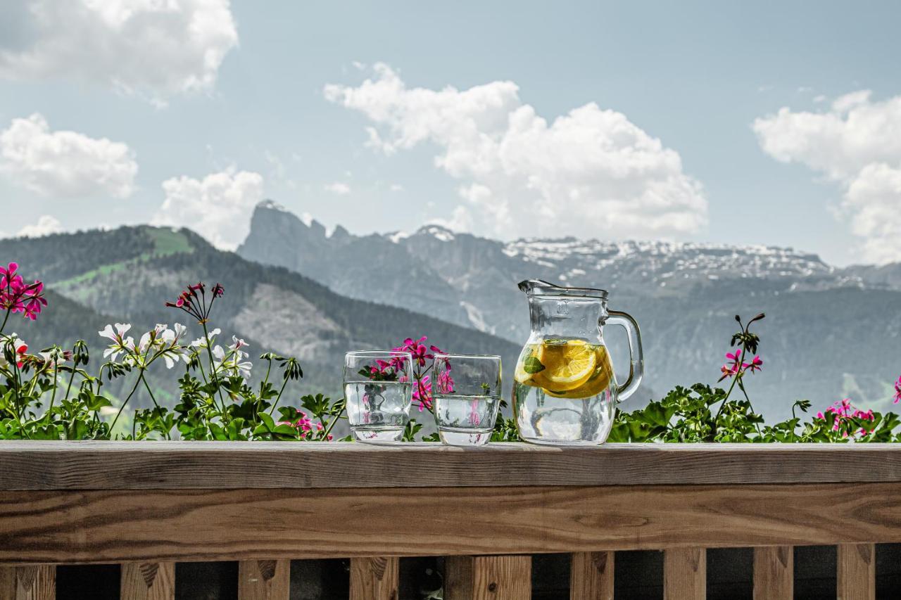 B&B - Hotel Ciasa Rue Blanch San Cassiano  Eksteriør billede