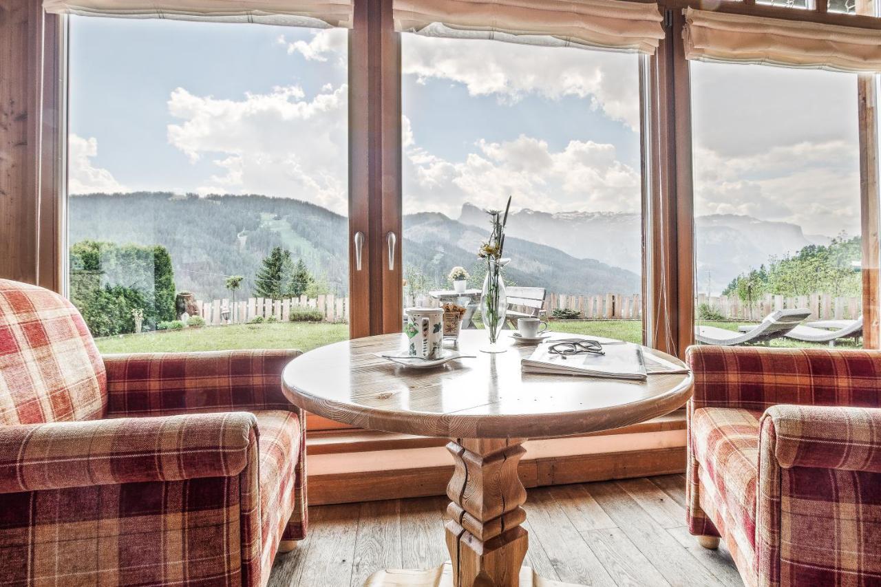 B&B - Hotel Ciasa Rue Blanch San Cassiano  Eksteriør billede