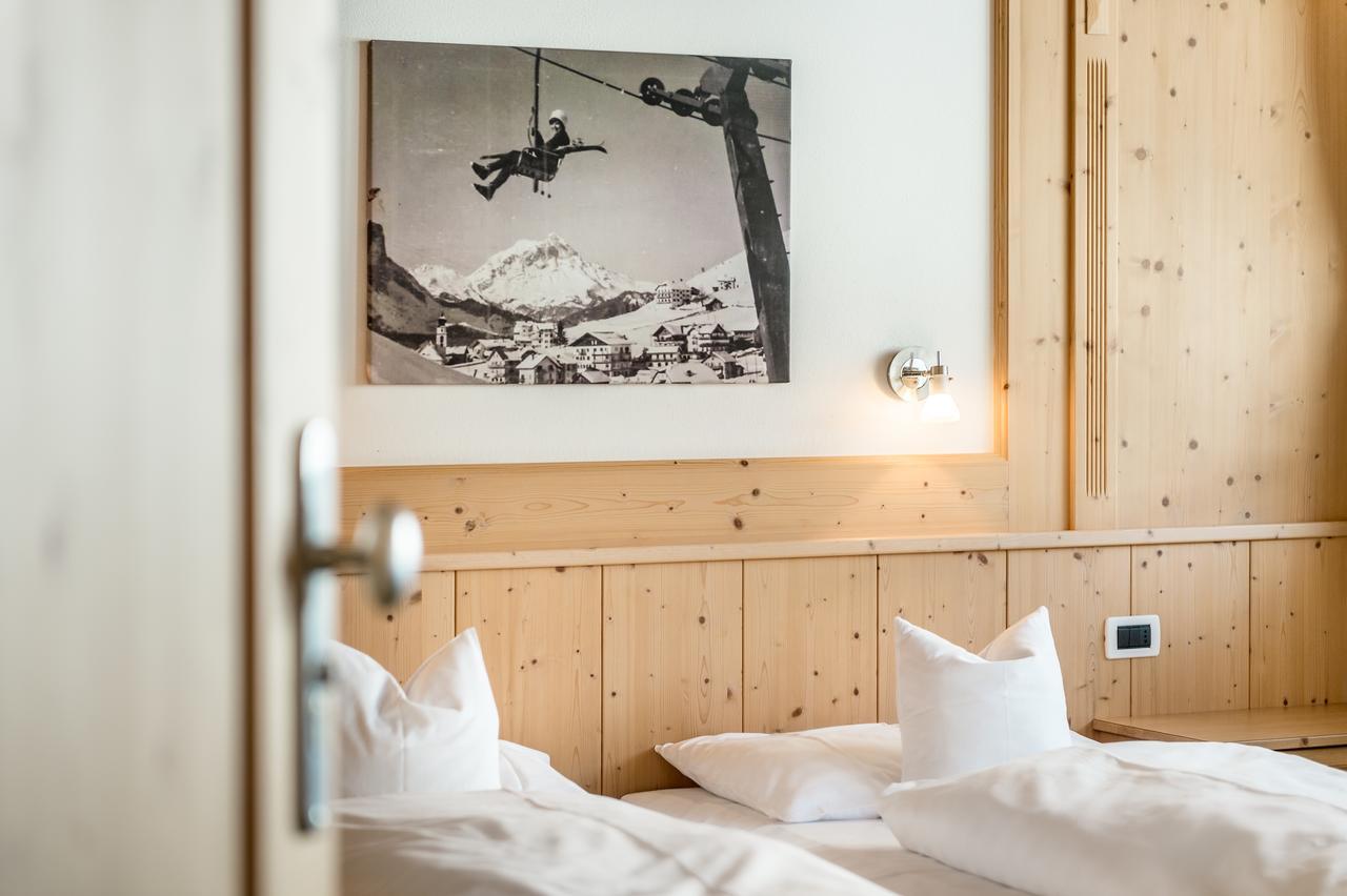 B&B - Hotel Ciasa Rue Blanch San Cassiano  Eksteriør billede