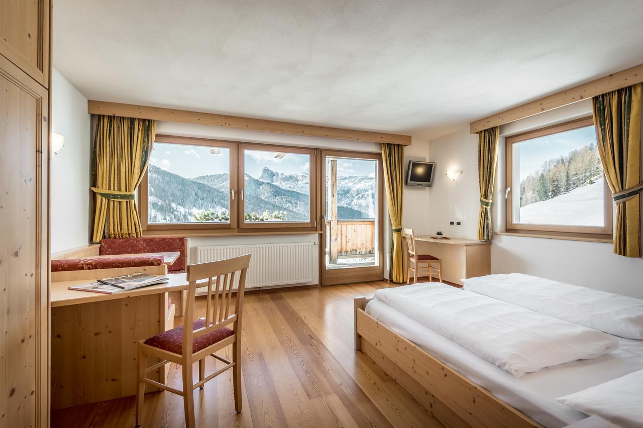 B&B - Hotel Ciasa Rue Blanch San Cassiano  Eksteriør billede