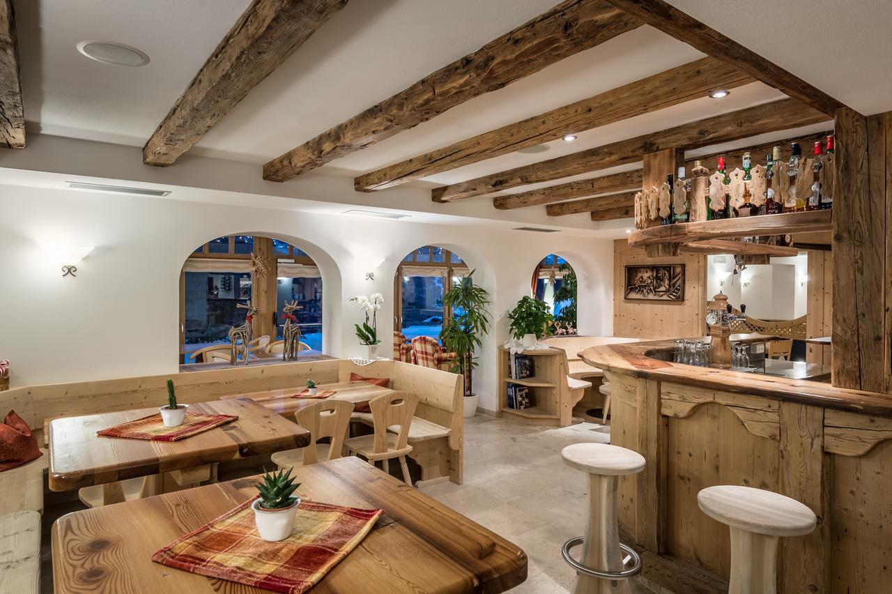 B&B - Hotel Ciasa Rue Blanch San Cassiano  Eksteriør billede