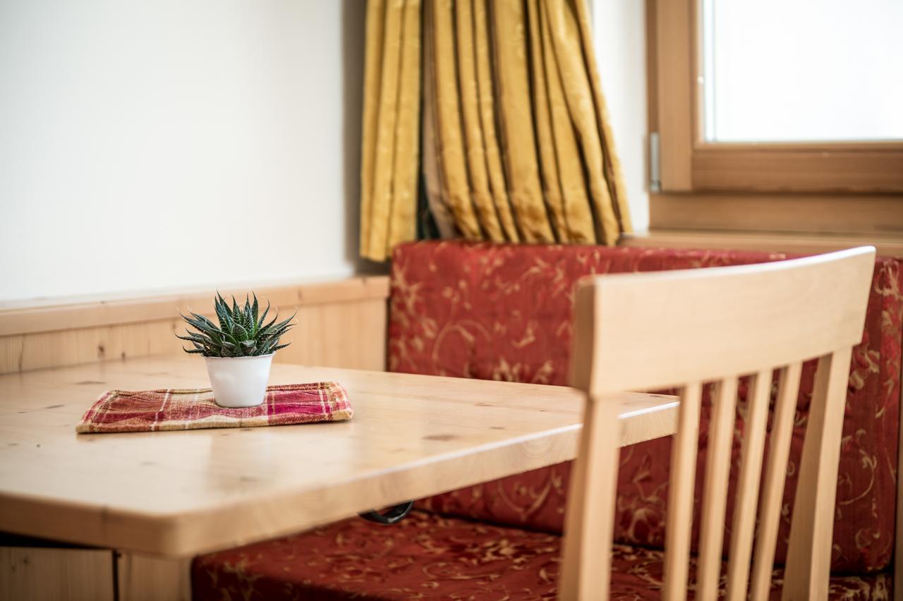 B&B - Hotel Ciasa Rue Blanch San Cassiano  Eksteriør billede