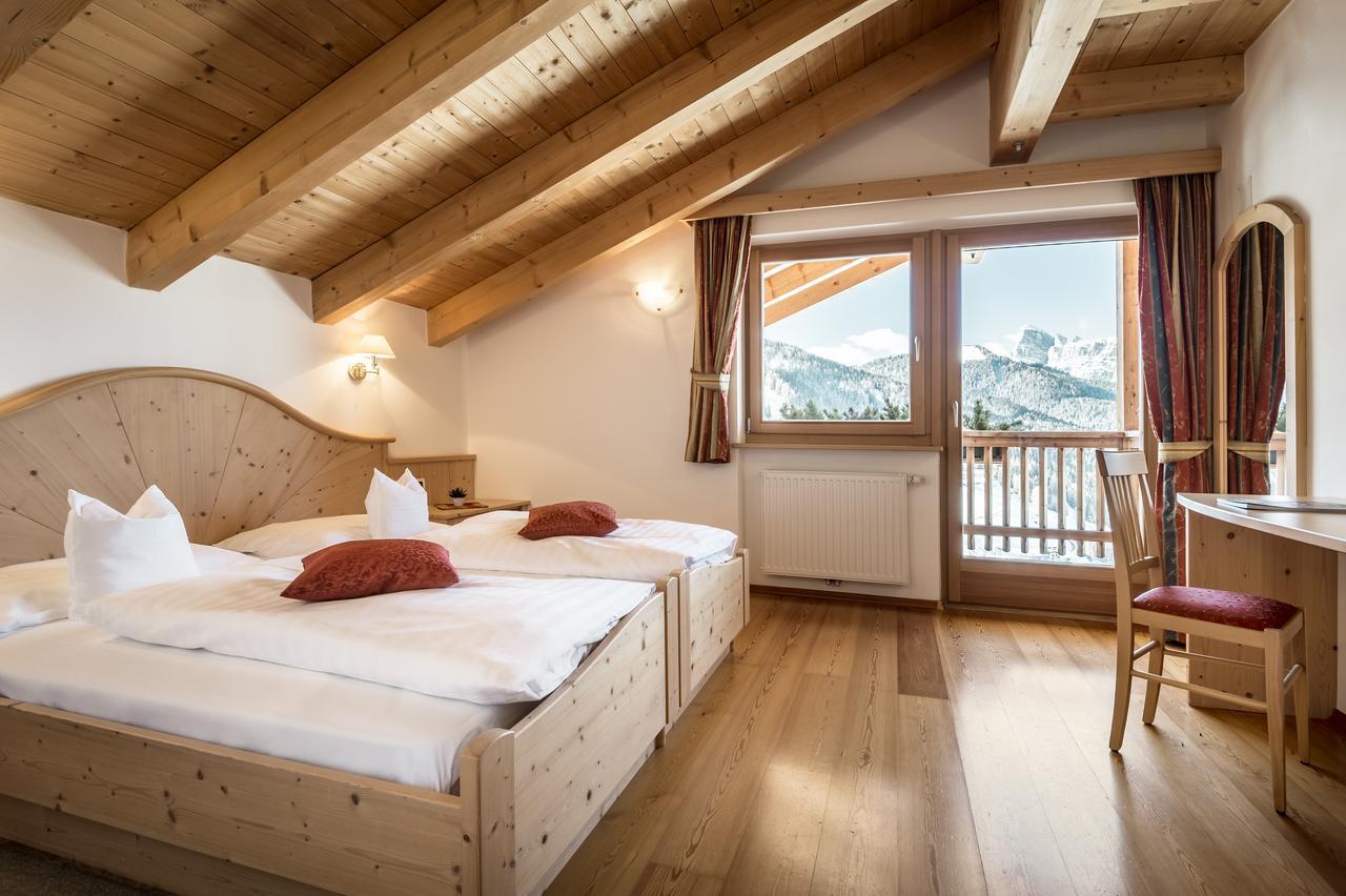 B&B - Hotel Ciasa Rue Blanch San Cassiano  Eksteriør billede